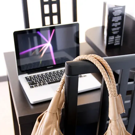 Park Wilson Airport Apartmanhotel 3*