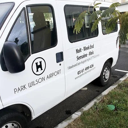 Park Wilson Airport Apartmanhotel