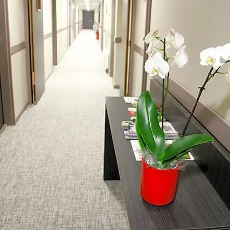 Park Wilson Airport Aparthotel
